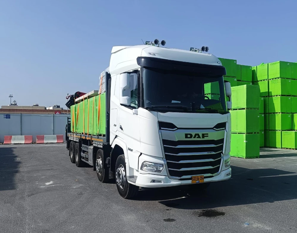 משאית דאף 8X4
